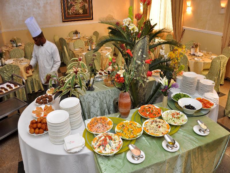 Chelsea Hotel Abuja Buitenkant foto