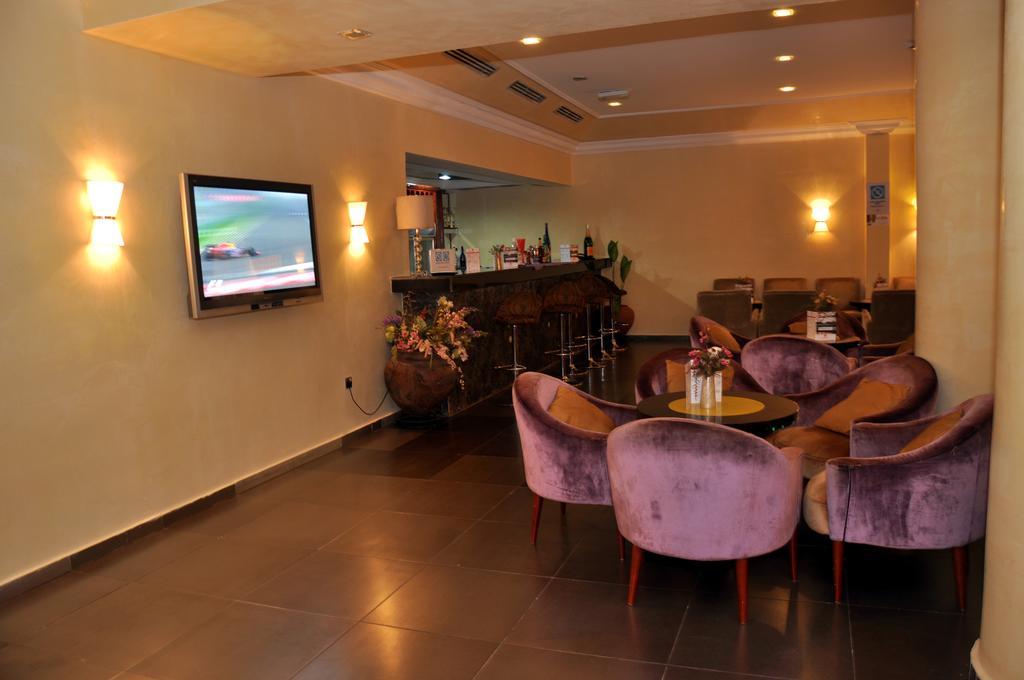 Chelsea Hotel Abuja Buitenkant foto