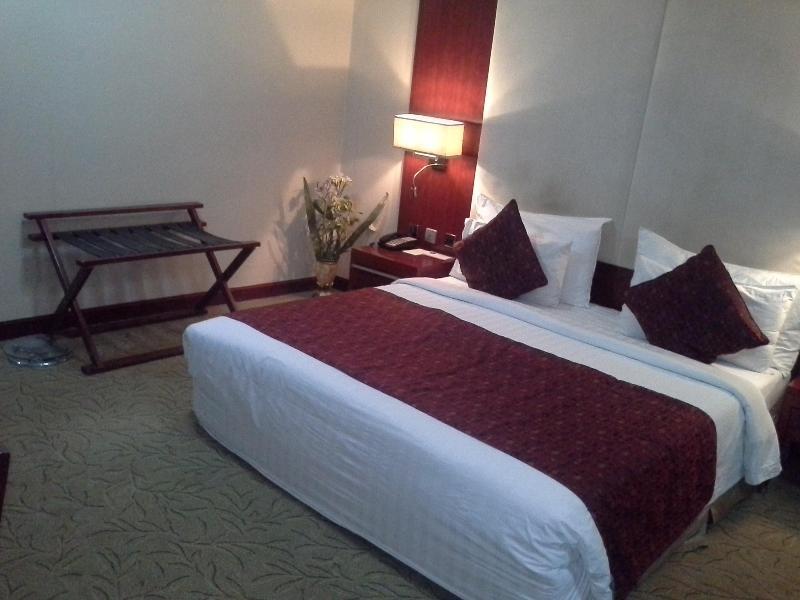 Chelsea Hotel Abuja Buitenkant foto