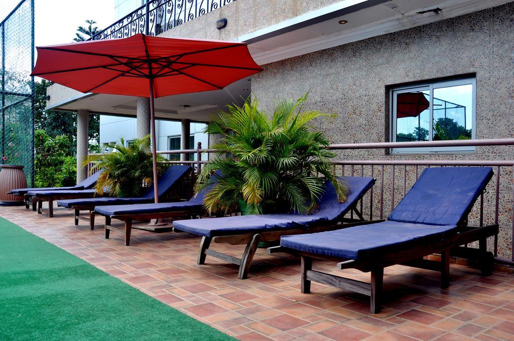 Chelsea Hotel Abuja Buitenkant foto