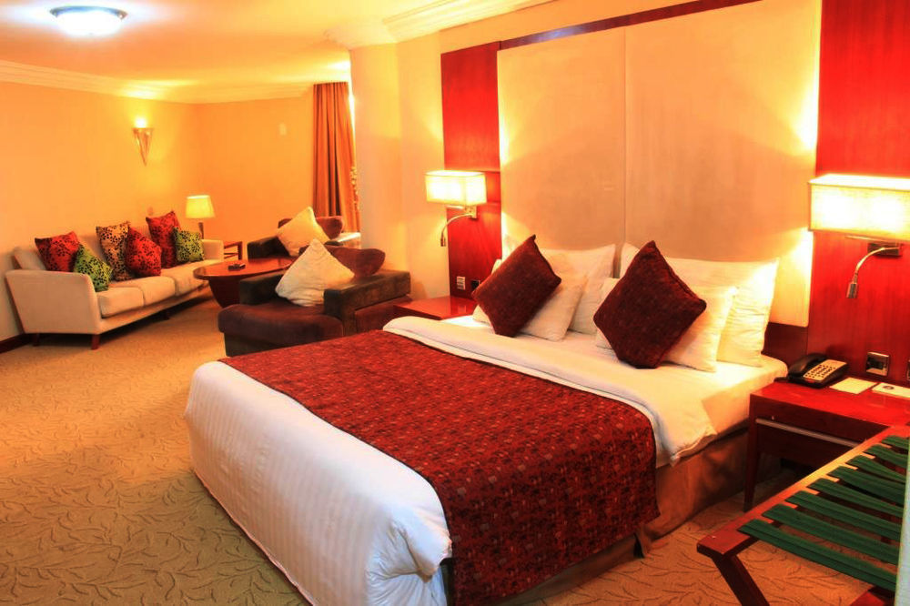 Chelsea Hotel Abuja Buitenkant foto