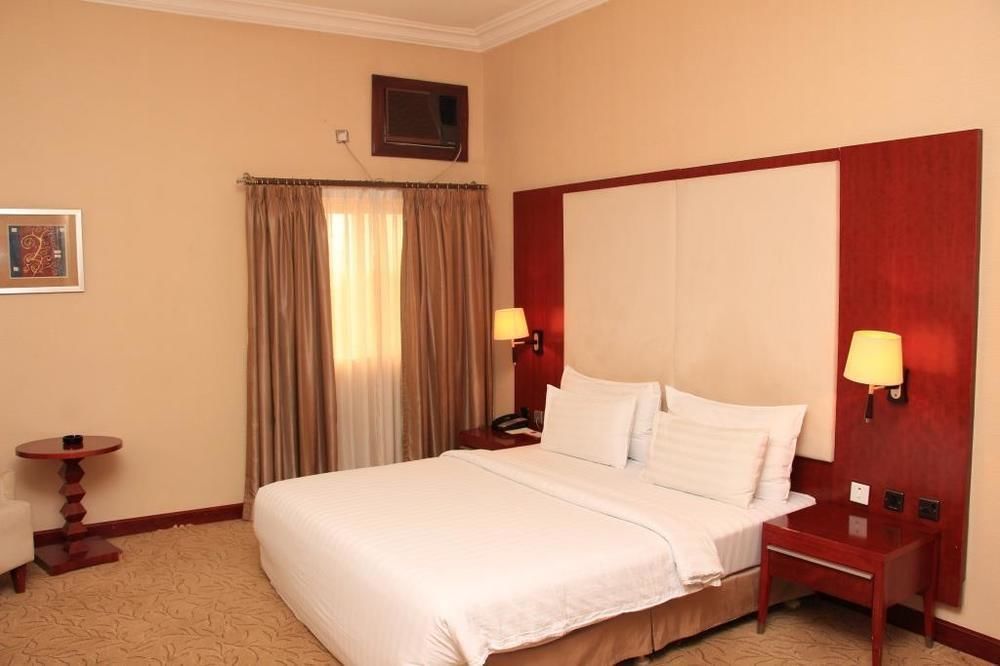 Chelsea Hotel Abuja Buitenkant foto