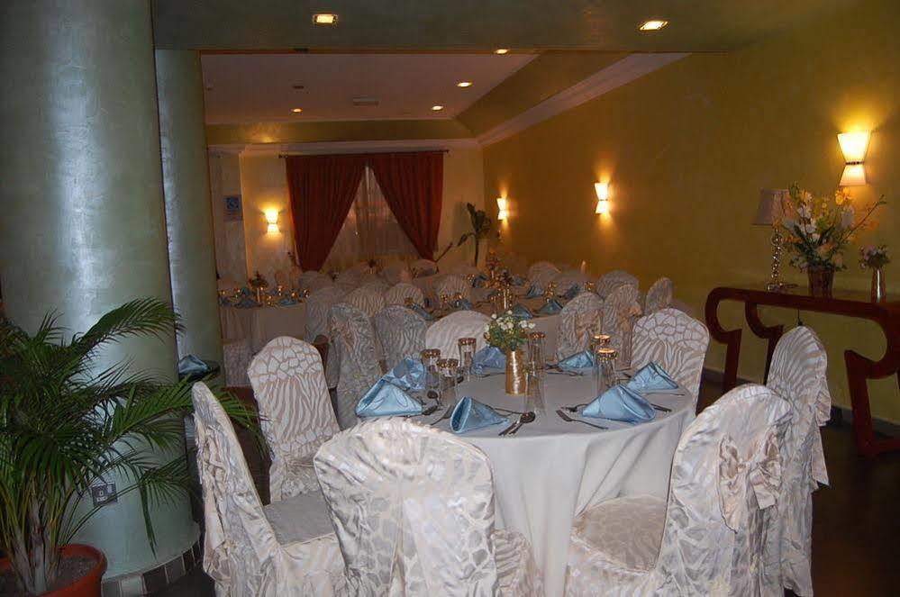 Chelsea Hotel Abuja Buitenkant foto