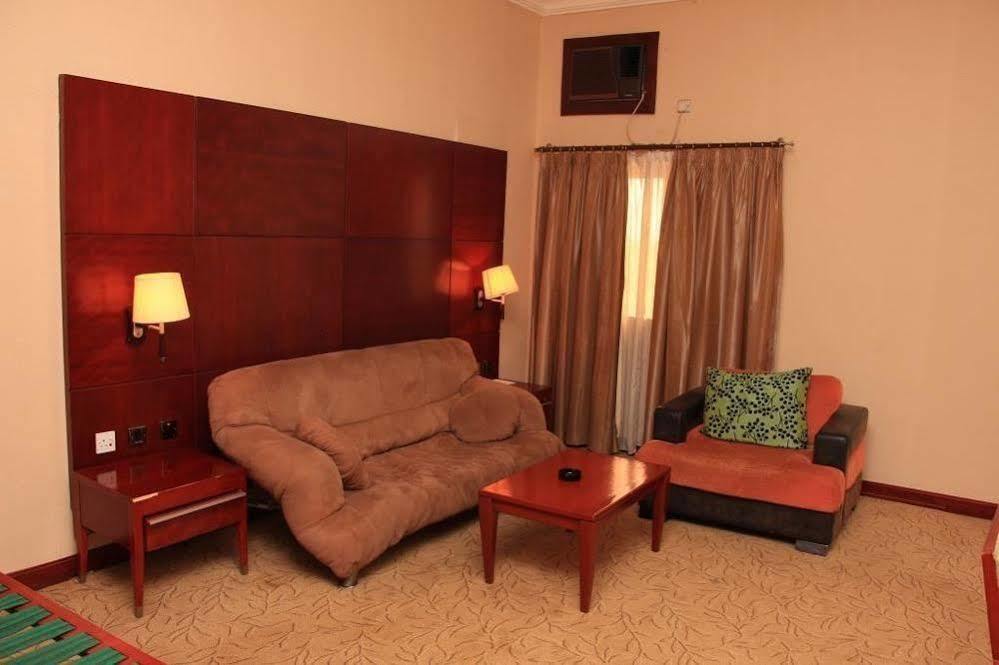 Chelsea Hotel Abuja Buitenkant foto